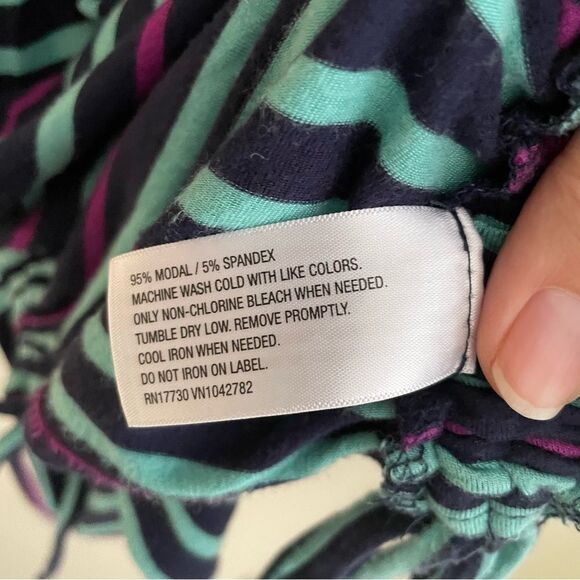 2 Liz Lange maternity shirts bundle // size Medium‎ - Picture 14 of 16